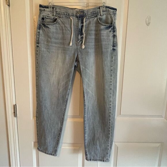 KanCan Light Wash Denim Jogger Jeans Size 31 (Style KC7375L) - Picture 1 of 11